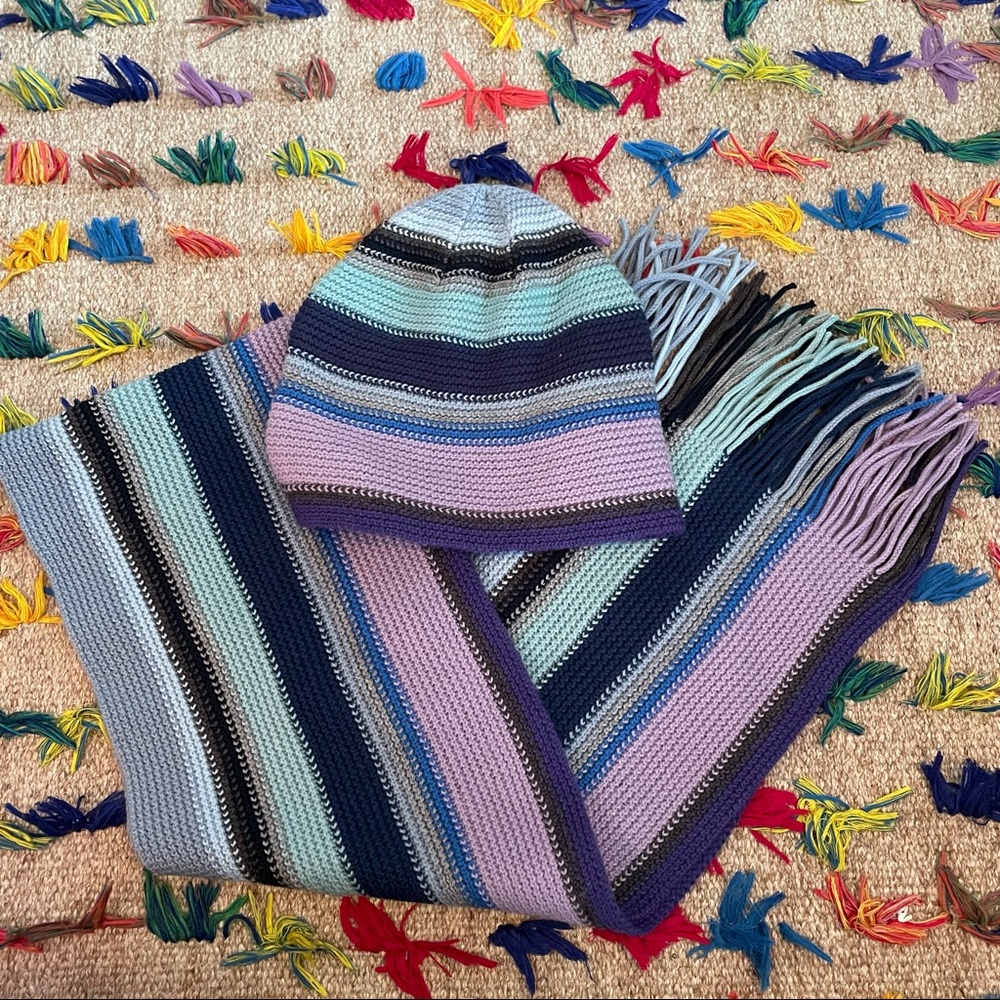 Joe Boxer - purple and blue hat and scarf set